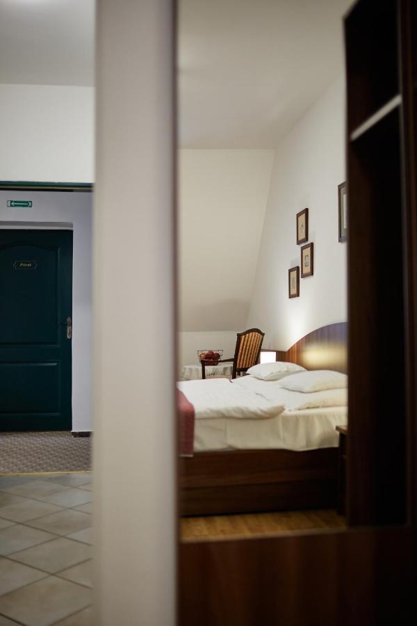 Tercia Hubertus Panzio Bed & Breakfast Sopron Eksteriør bilde